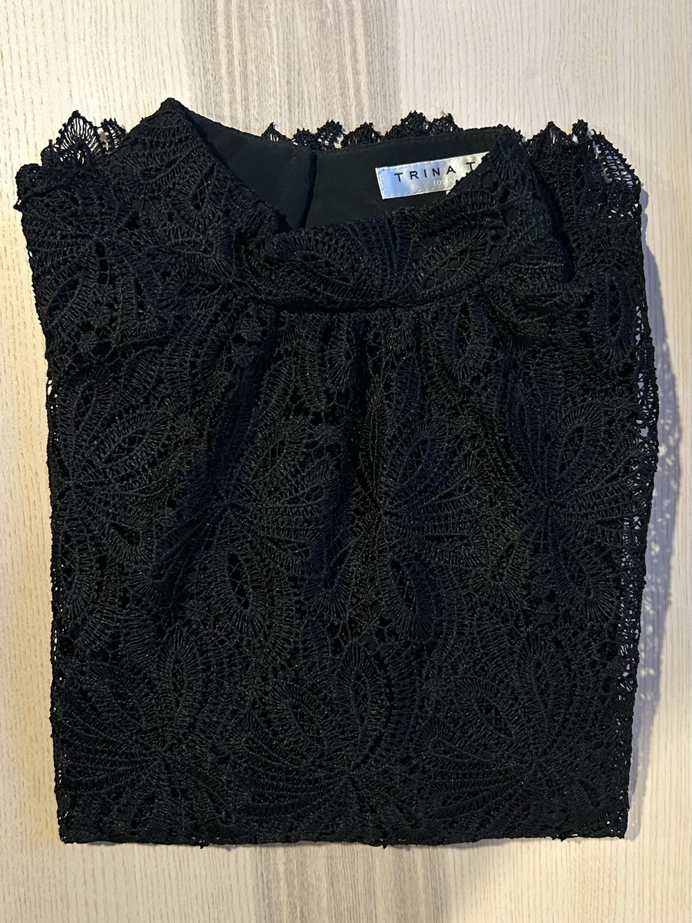 Trina Turk Black Lace High Neck Overlay Top Whimsigoth Witchy Boho Luxury Size M - Picture 4 of 5